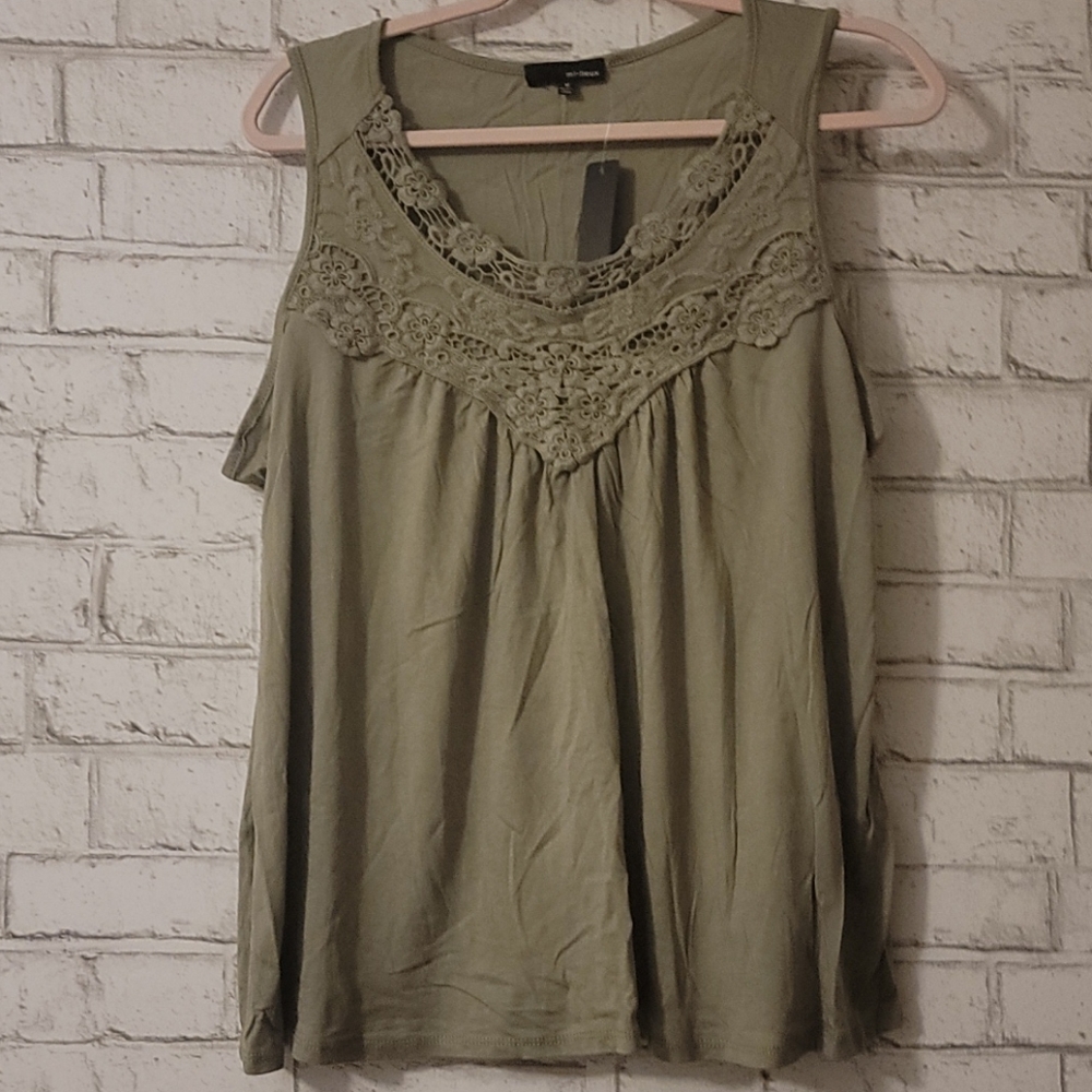 Women's top sleeveless size M